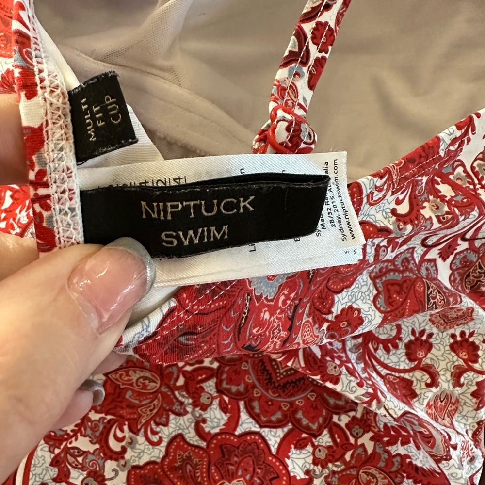 Swimsuit 🩱 - Picture 3 of 5